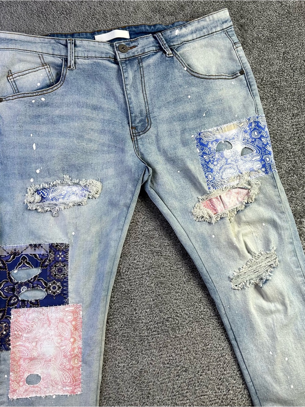 KDNK Designer Jeans Mens 38x32 Blue Skinny Tapered Patches Splatter 1141411 - Picture 2 of 13